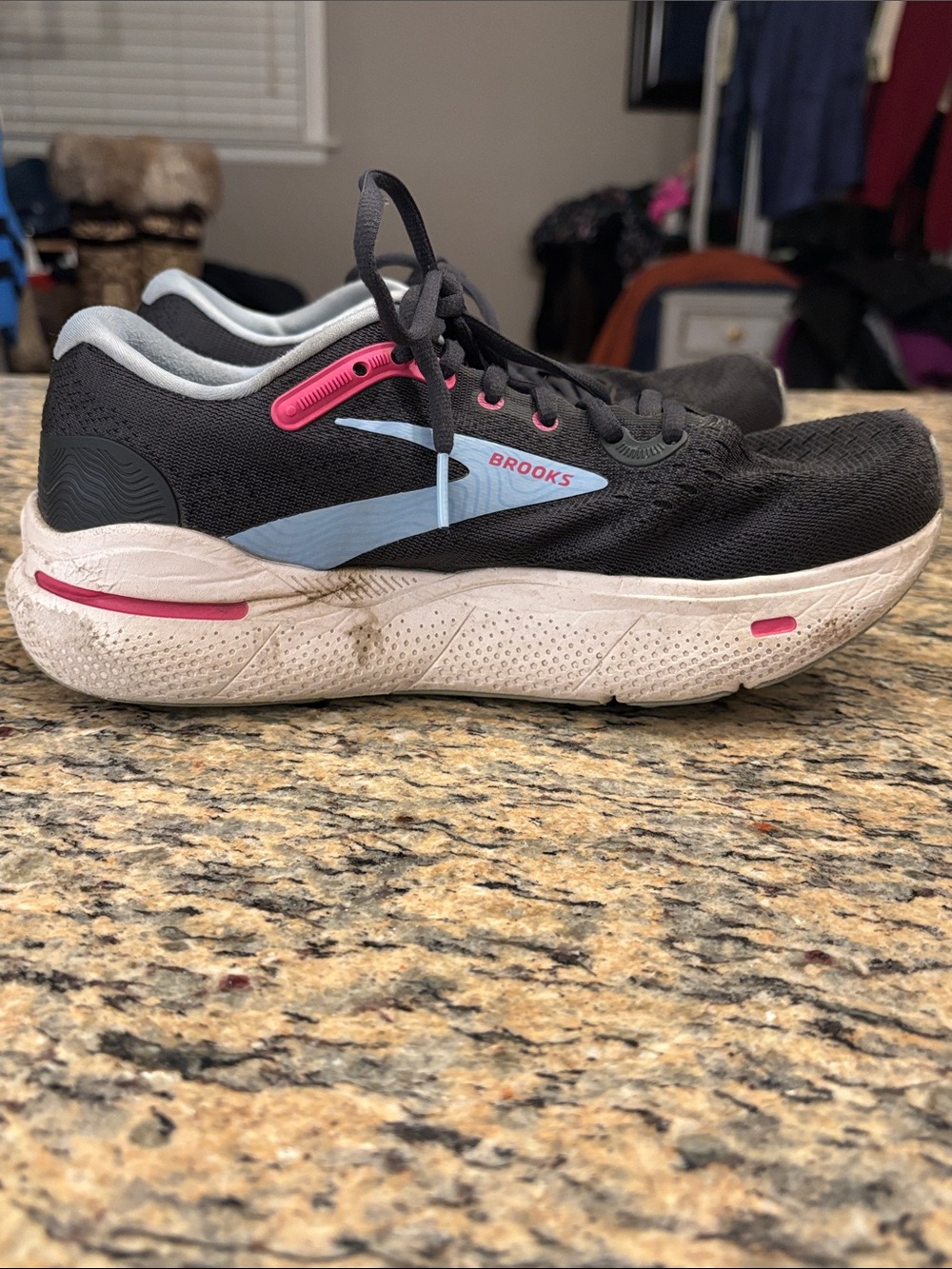 Brooks Ghost Max Black Pink Running Shoes Sneakers Size 7.5 - Picture 6 of 11